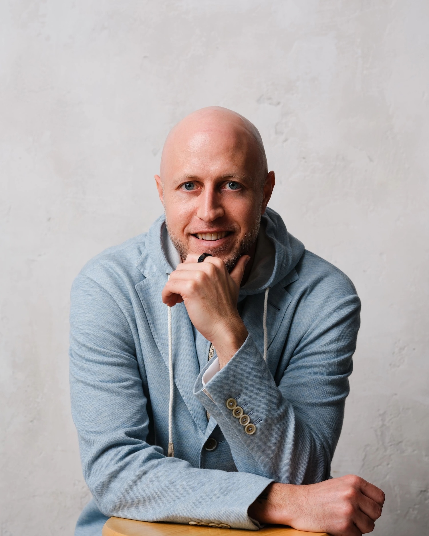 Portrait of Mike Lee, leadership coach and founder of MindShift Labs