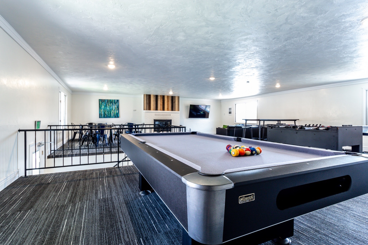 lounge pool table