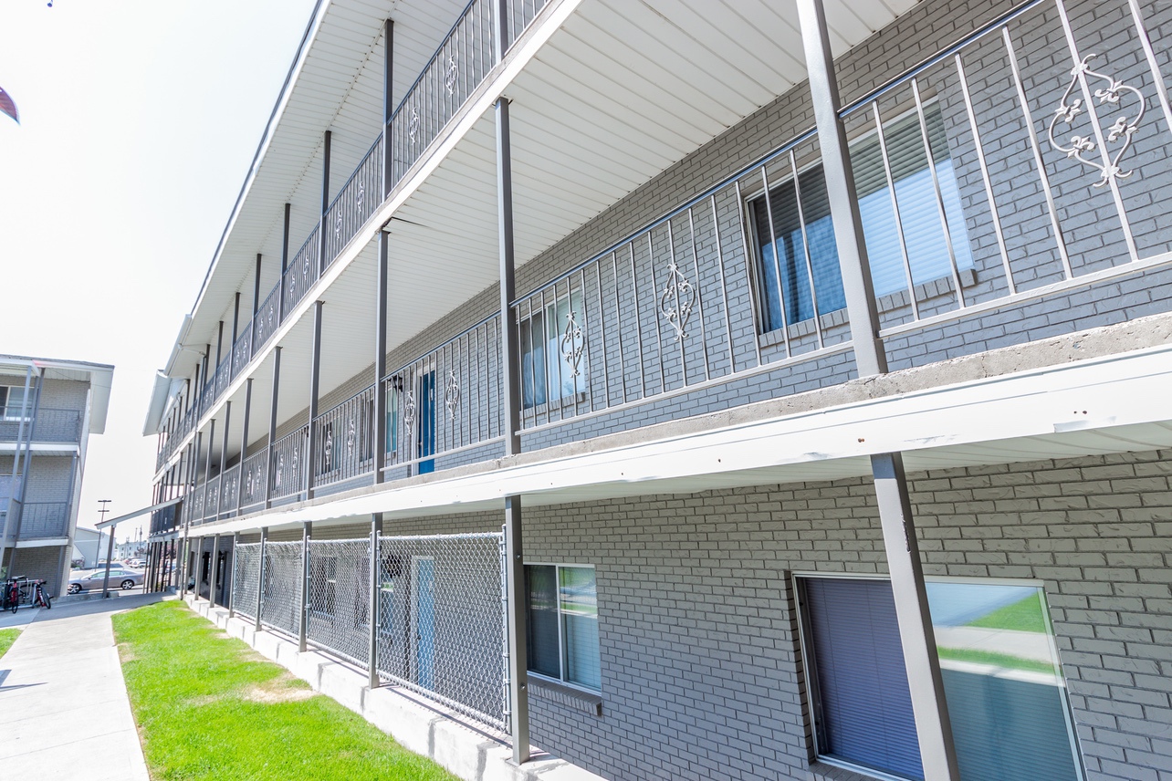 Building Somerset Apartments
